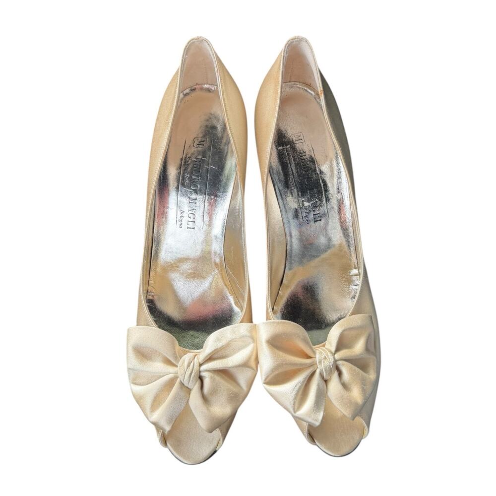 Bruno Magli Gold Satin Bow Peep Toe Pumps Women’s 9 AA Narrow 3.5” Heel HOCO